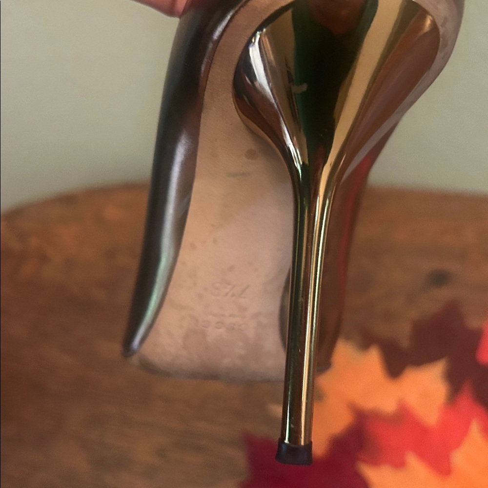 Gucci Metallic Mirror Gold Horse Bit Peep Toe Heels size 7.5 - Picture 9 of 17